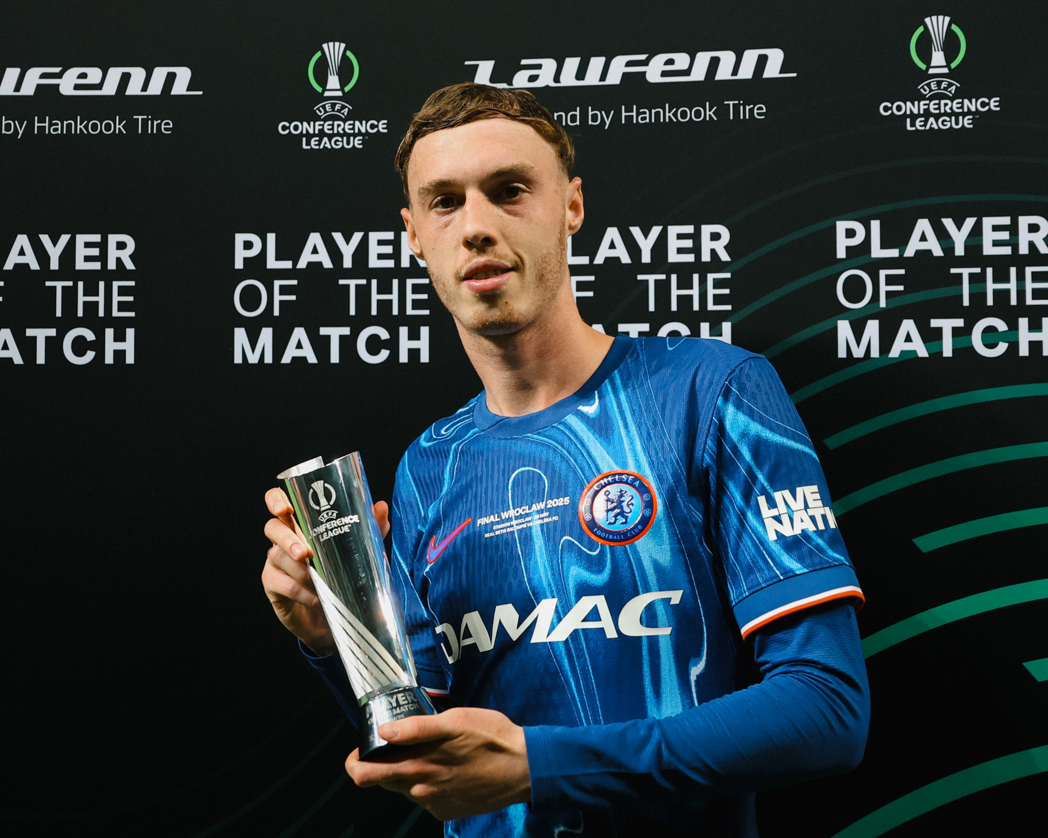 关于德罗巴迎来七赛季出色发挥，切尔西观众热烈欢呼！热度持续攀升的信息