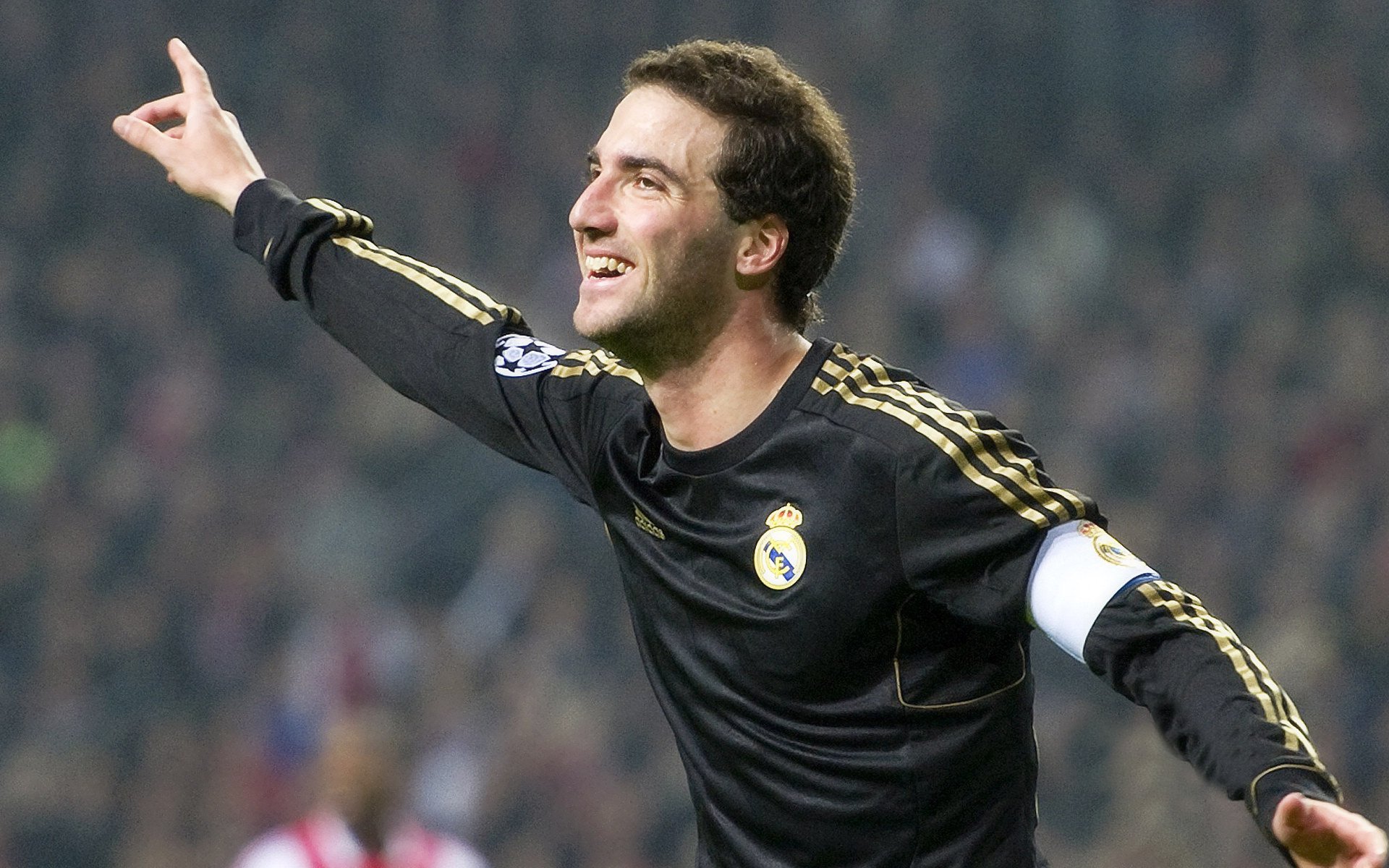 姆巴佩重要时刻晋级下一阶段,TES带队取胜!引发球迷热议