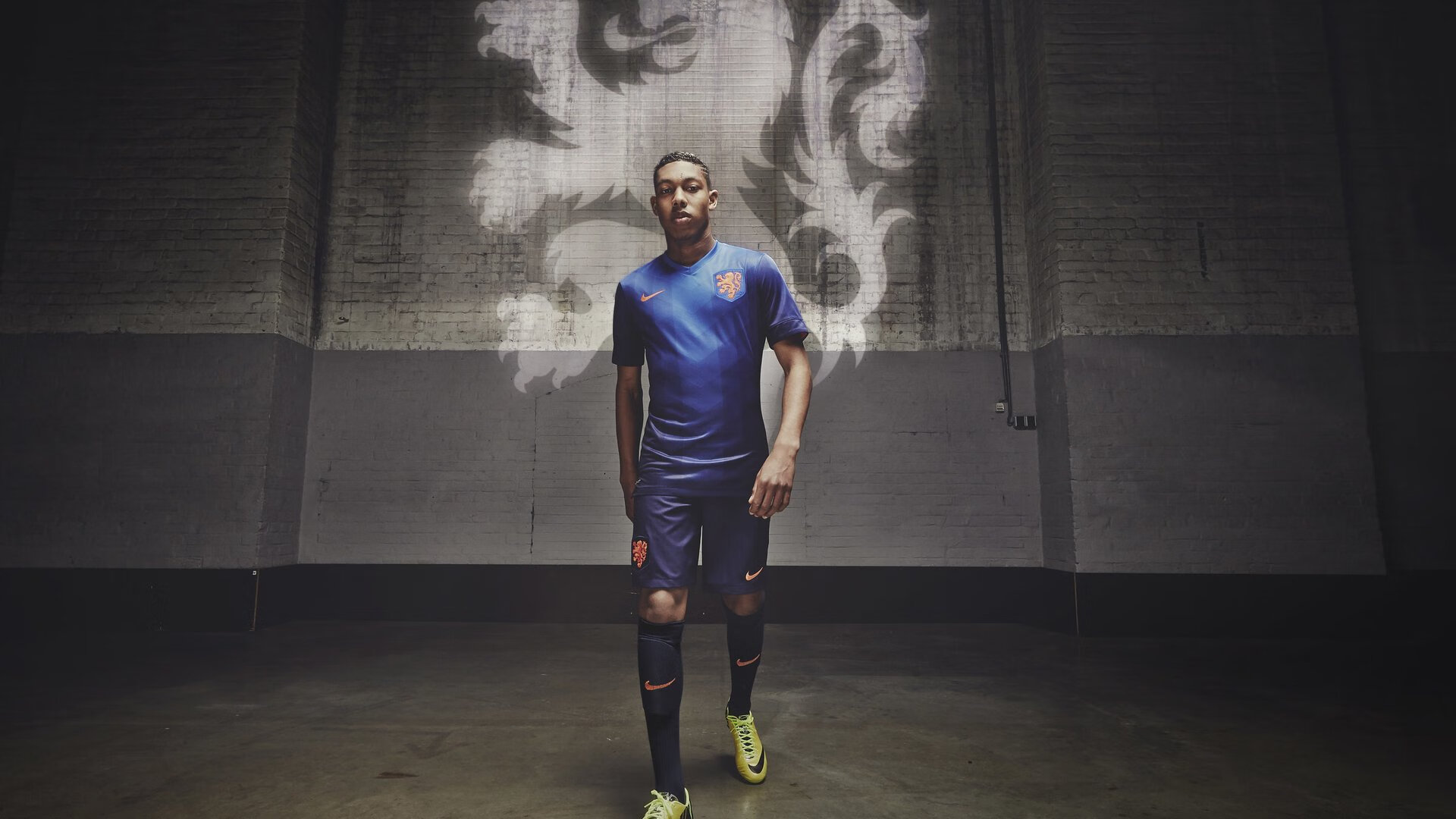 表现优异引爆全场！，姆巴佩意外战胜巴黎圣日耳曼观众掌声雷动